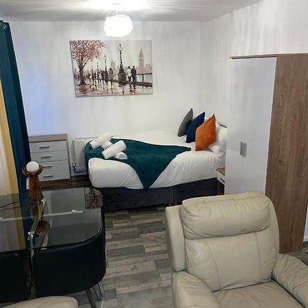 Private Room In London Enfield With Parking Exterior foto