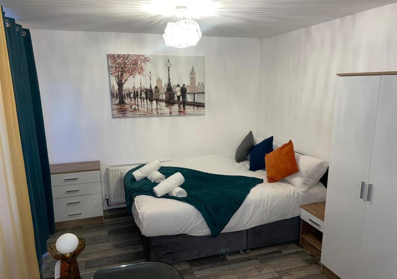 Private Room In London Enfield With Parking Exterior foto