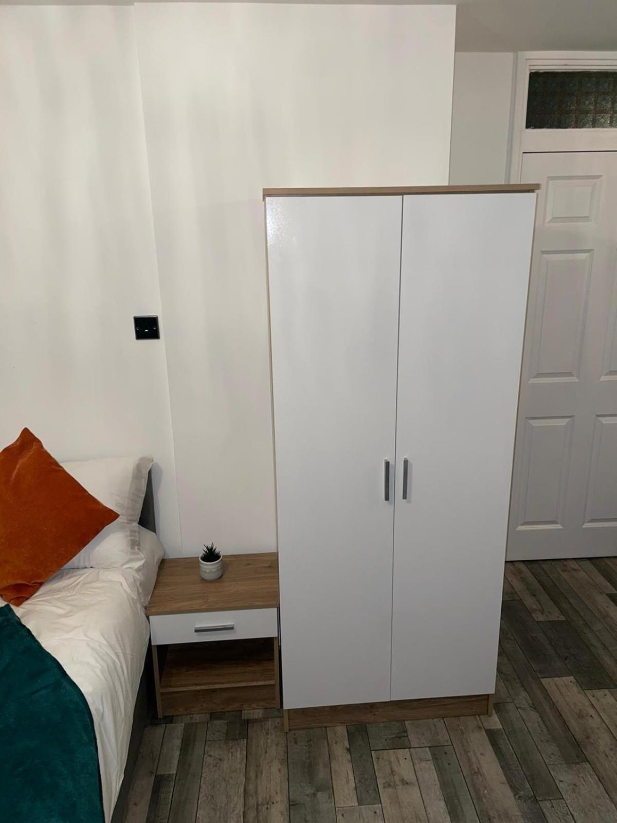 Private Room In London Enfield With Parking Exterior foto